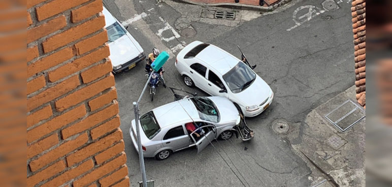 Denuncia: el cruce vial en el centro de Cali donde casi a diario hay accidentes