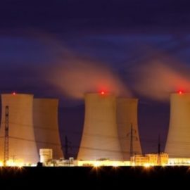 Fuerzas rusas bombardean e incendian planta nuclear en Ucrania
