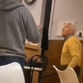 Hombre de la tercera edad golpeó a otro hombre por acosar a una mujer