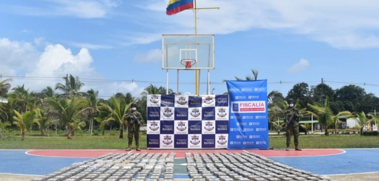Incautan 438 kilos de cocaína a bordo de una motonave en el Chocó