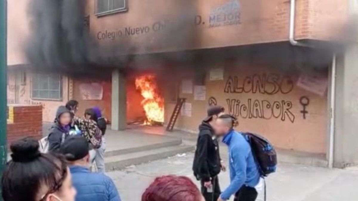 Incendian colegio en Bogotá durante protestas por caso de abuso sexual