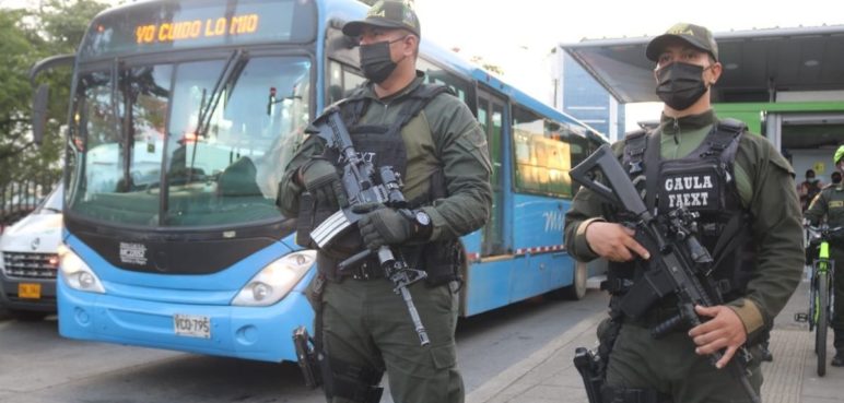 Más de 44 estaciones del MÍO fueron tomadas en operativo policial