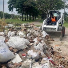 Toneladas de basuras se han recogido cerca de canales de agua