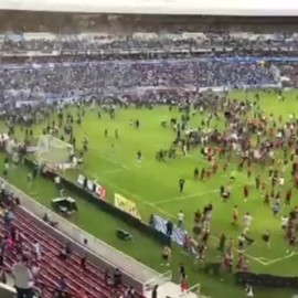 ¡Tragedia en el fútbol mexicano! Más de 17 muertos dejó enfrentamientos entre barras