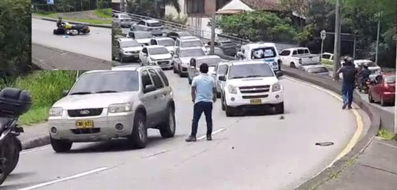 Una ambulancia habría atropellado a un motociclista por meterse en contravía