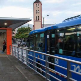 capturan-a-sujetos-que-apunalaron-a-mujer-por-robarla-en-bus-del-mio-20-10-2022