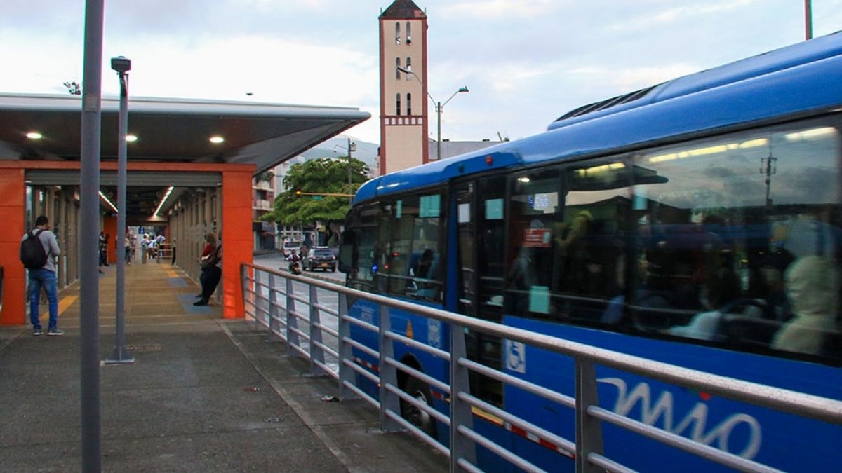 capturan-a-sujetos-que-apunalaron-a-mujer-por-robarla-en-bus-del-mio-20-10-2022