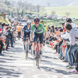 Daniel Martínez y Rigoberto Urán siguen en la pelea por la Itzulia