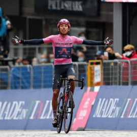 Egan Bernal, cada vez más cerca de volver a competir