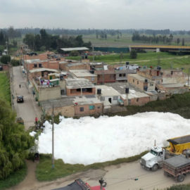 Fotos: espuma tóxica inunda a Mosquera, Cundinamarca ¿Por qué se genera?