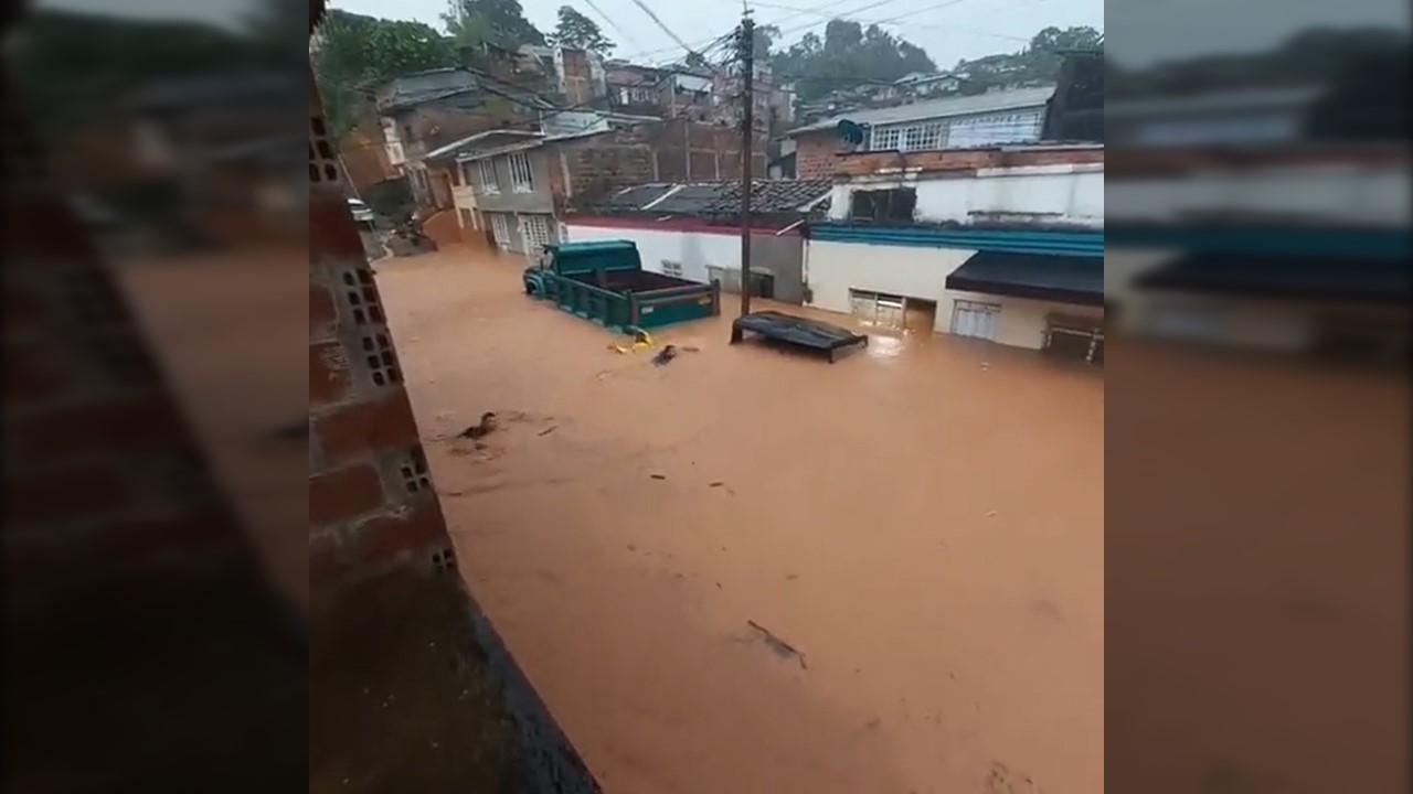 Video: increíble imprudencia que captan de cuatro jóvenes en recta Cali-Palmira