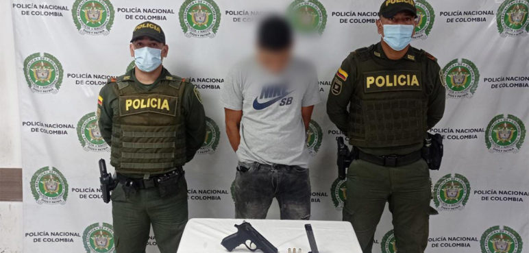 Hombre con detención domiciliaria intentó robar vehículo de alimentos en el Vallado