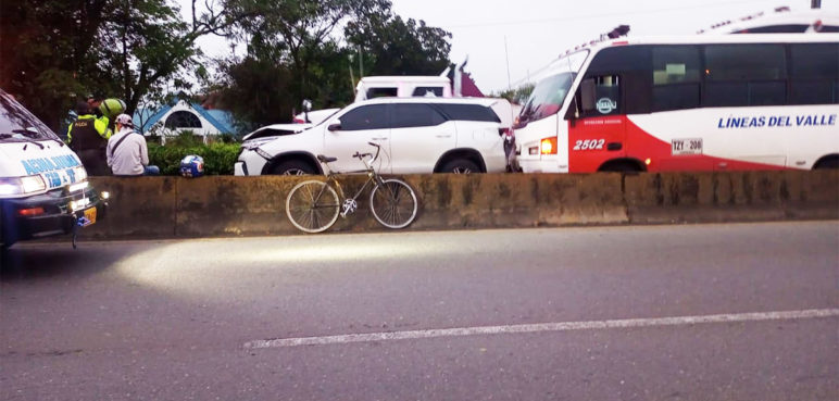 Monumental trancón por accidente en vía Cali-Jamundí: un caballo murió