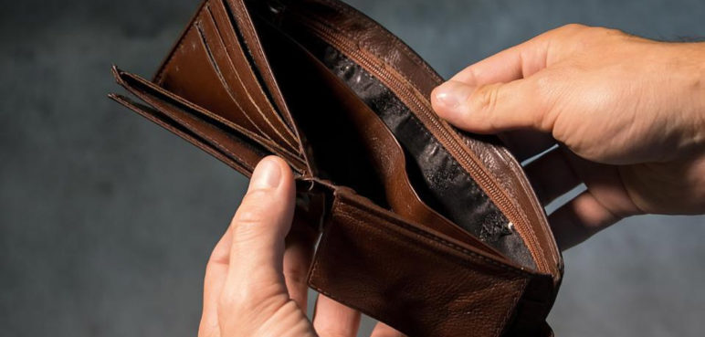 Pobreza multidimensional bajó 2,1 puntos interanual en 2021 y llegó a 16%