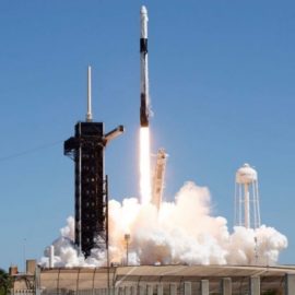 Primera misión privada despegó hacia Estación Espacial Internacional