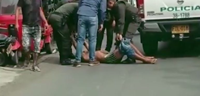 Aberrante caso: hombre caminaba con una cabeza humana entre sus manos