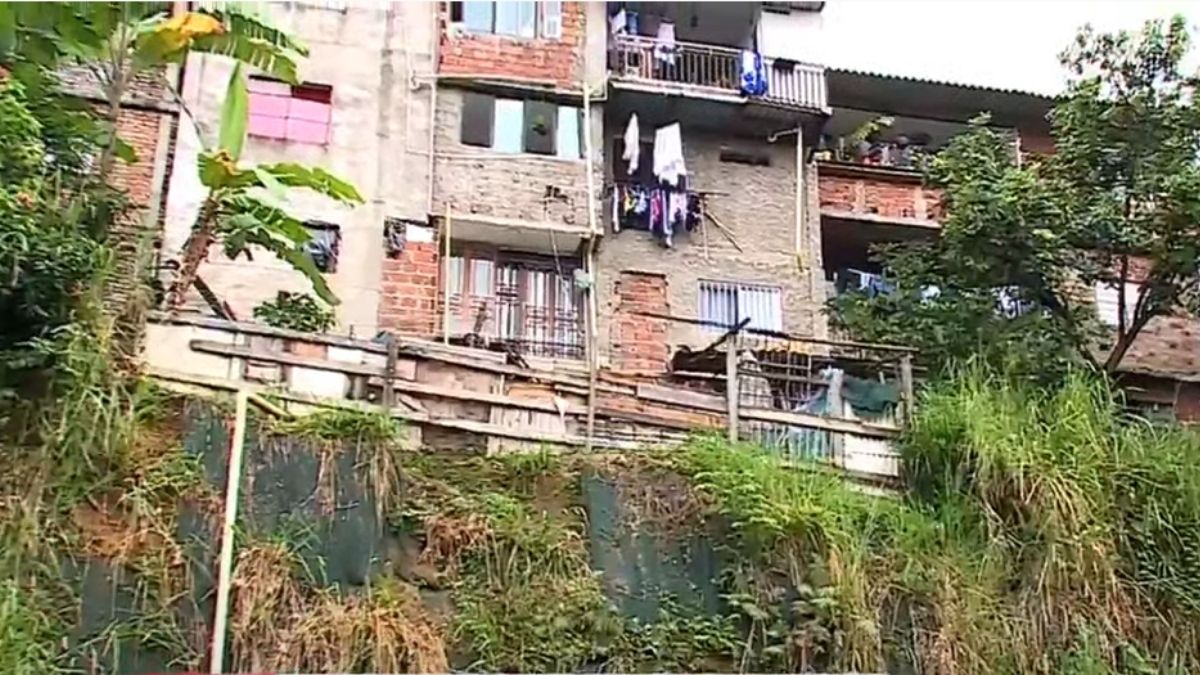 Alrededor de 30 casas están en riesgo de derrumbarse en Terrón Colorado
