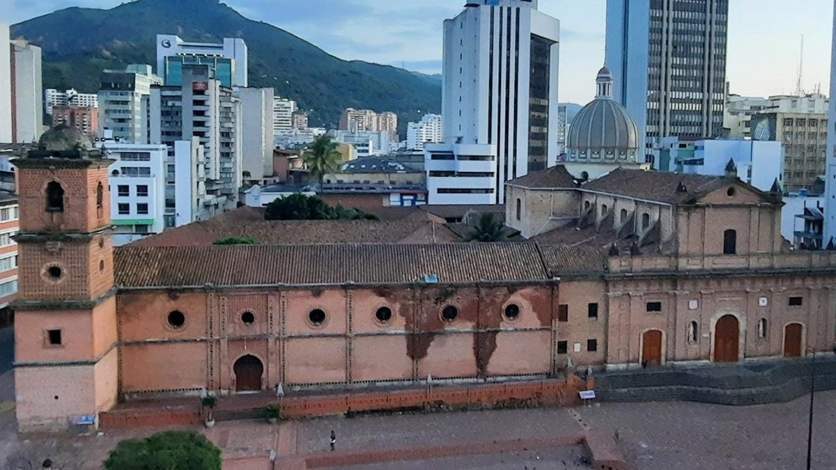 Disponen equipo para atender desplome de la Iglesia San Francisco