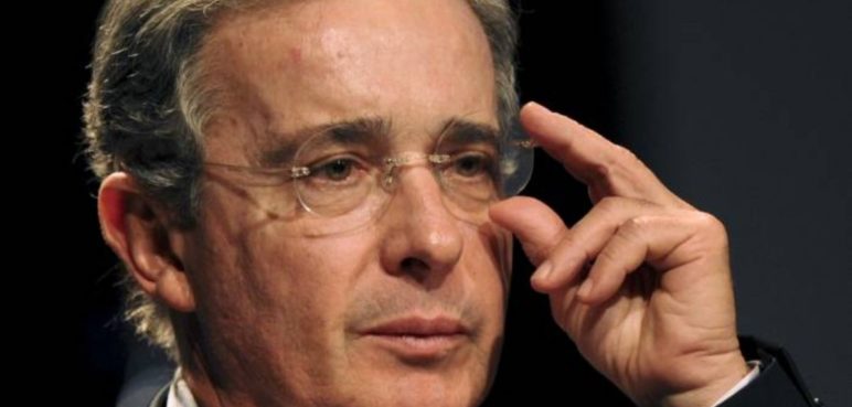 Polémica propuesta de Uribe: Pide que los antioqueños donen alt=