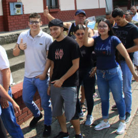 En fotos: Buena afluencia de personas a puestos de votación en Cali