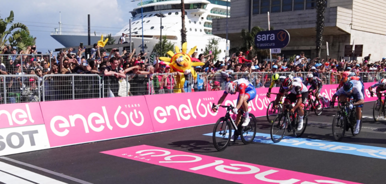 Fernando Gaviria, quedó segundo en la etapa cinco del Giro de Italia