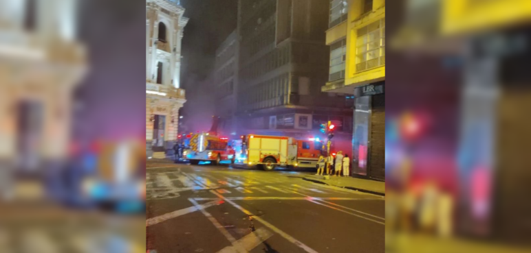 Emergencia por incendio en local de uñas en el sexto piso de un centro comercial