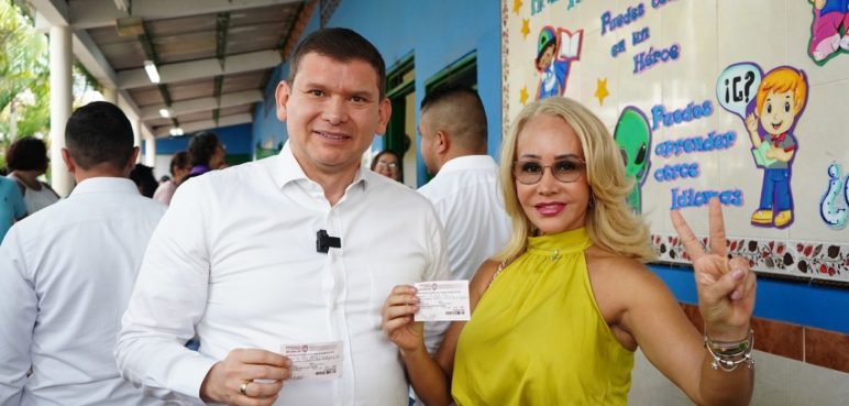 John Milton ejerció su derecho al voto en Cali