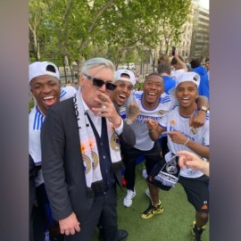 La foto de Ancelotti en los festejos del Real Madrid que fue tendencia