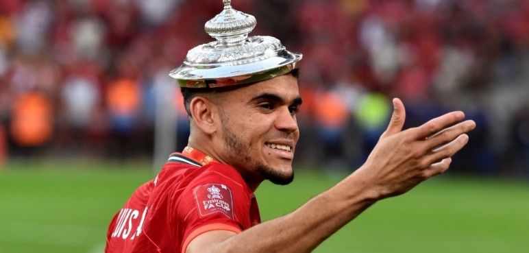 ¡La sigue rompiendo!: Luis Díaz en el top 3 de los mejores delanteros de Europa