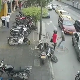 Ladrones disparan a motociclista por intentar robarlo