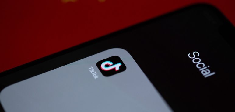 Madre demandó a Tik Tok por muerte de su hija de 10 años