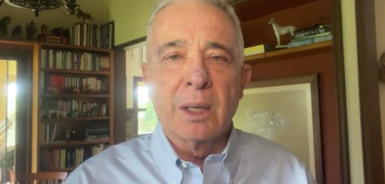 "Nadie tiene la más mínima evidencia de que hubiera ordenado, tolerado o incentivado asesinatos”: Uribe