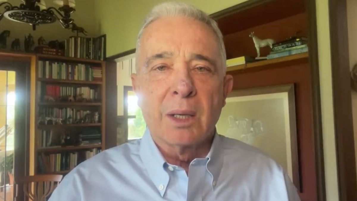 "Nadie tiene la más mínima evidencia de que hubiera ordenado, tolerado o incentivado asesinatos”: Uribe