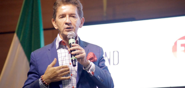 ¿Por qué Luis Pérez renunció a su postulación a la Presidencia de Colombia?