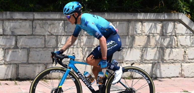 ‘Supermán’ López abandonó el Giro de Italia por una lesión en su cadera