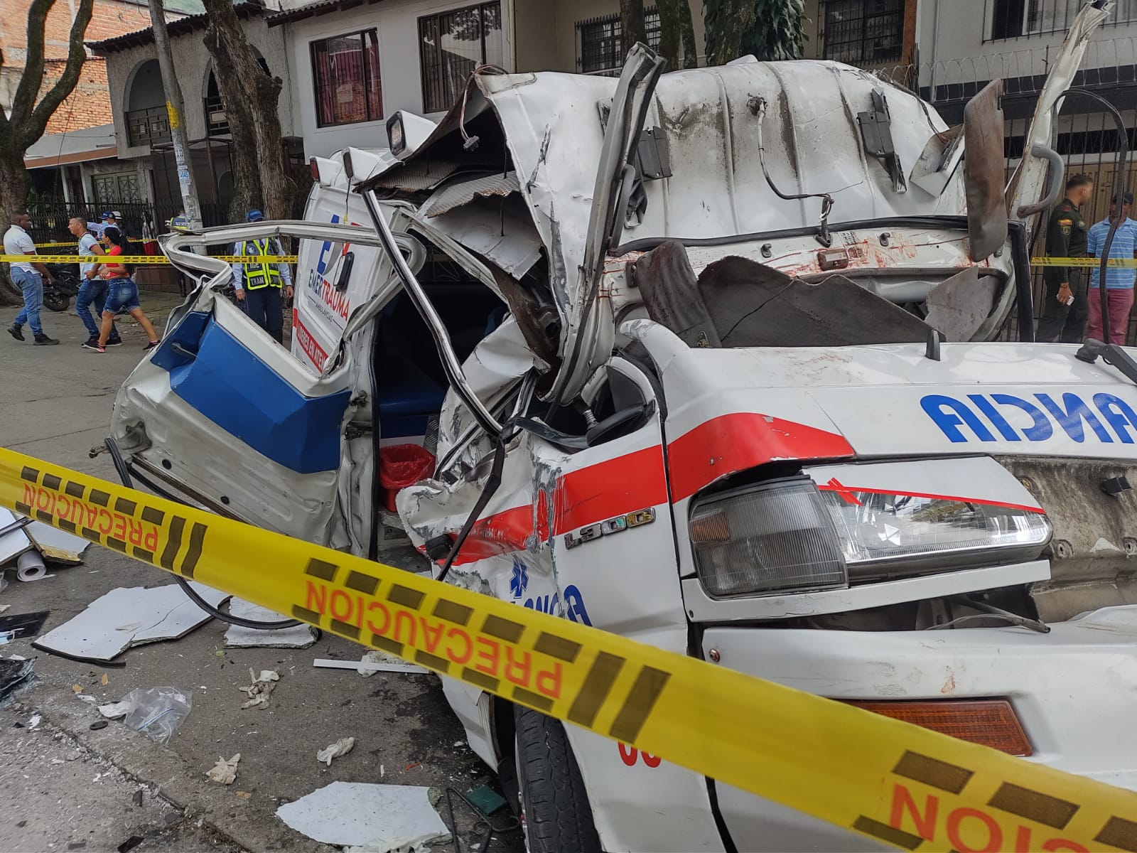 Aparatoso accidente entre dos ambulancias en El Lido deja cinco heridos