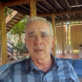 Álvaro Uribe aceptó reunirse a dialogar con el Presidente electo Gustavo Petro