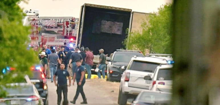 Ascienden a 53 los migrantes muertos en un tráiler abandonado en Texas, EEUU