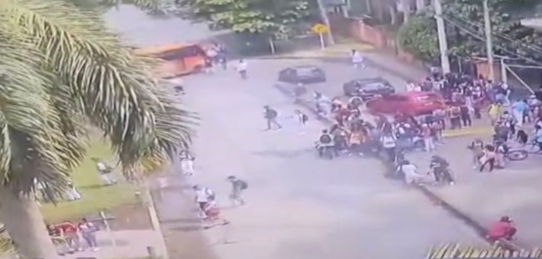 Controlan bloqueo en la vía que conduce de Palmira a El Bolo