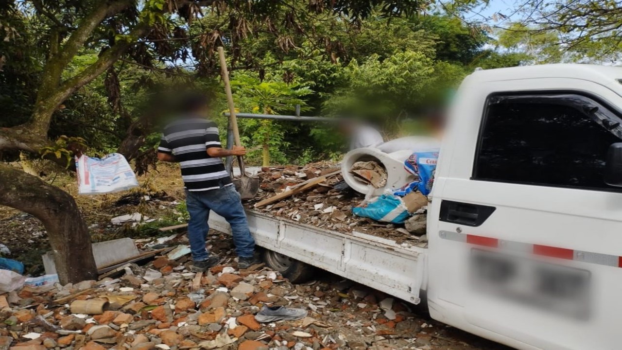 Capturan cinco personas por contaminar el jarillón del Río Cauca