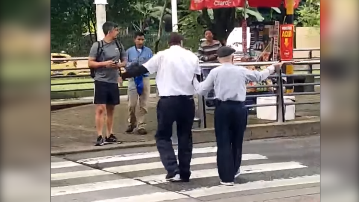 En video: dos hombres se agreden por una silla en bus del MÍO