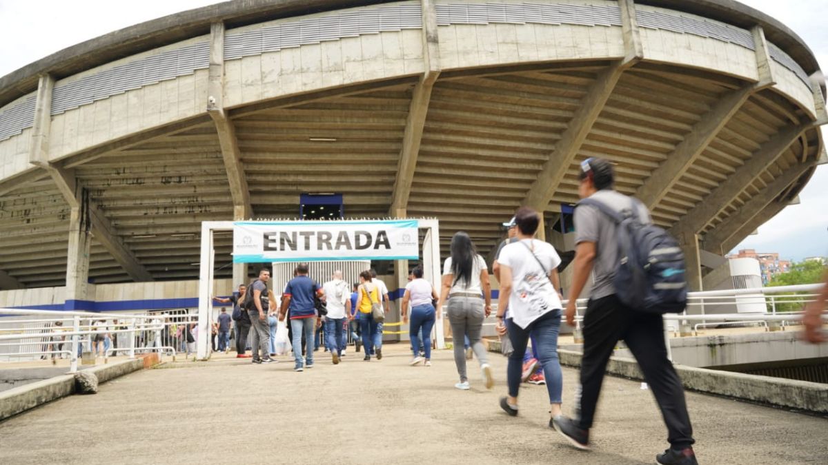 El Alcalde de Cali madrugó a ejercer su derecho al voto