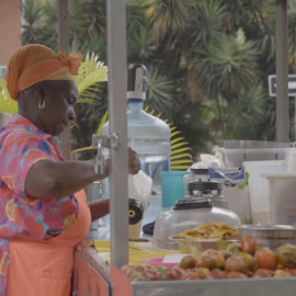 La Esquina de Bertha, "el sitio más caleño" para disfrutar de una lulada y chontaduro