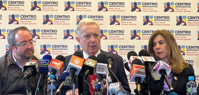 Expresidente Álvaro Uribe pidió a Petro que cuide al sector privado