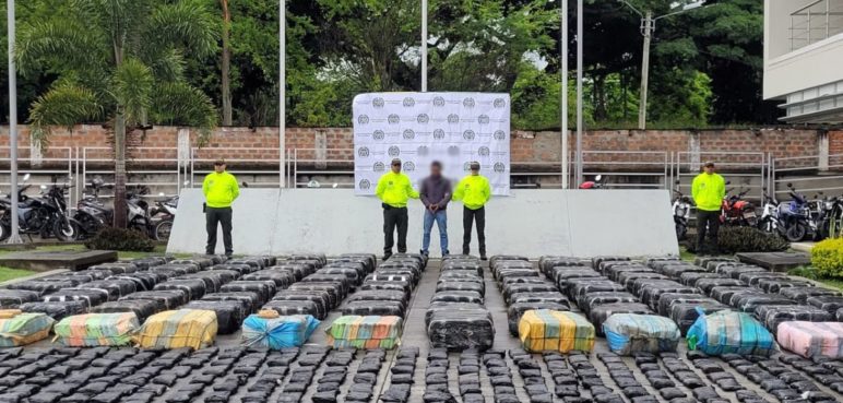 Incautan 4 toneladas de marihuana, un vehículo y capturan a una persona