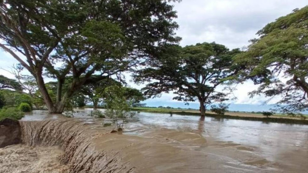 Sigue emergencia en el sector de Caucaseco, Palmira por creciente de río
