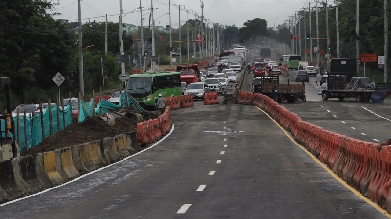 “Es una trampa mortal”: critican bahía bajando puente de la vía Jamundí - Cali