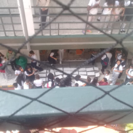 Muro de colegio de Cali se derrumbó y dejó un estudiante herido