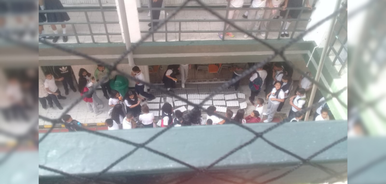Muro de colegio de Cali se derrumbó y dejó un estudiante herido