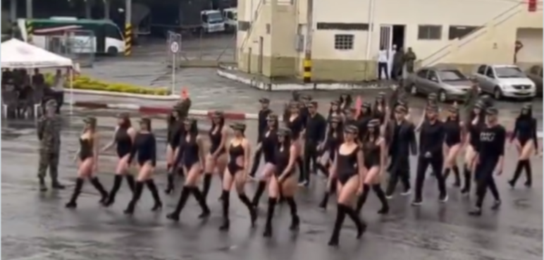 Polémica en Batallón de Manizales: mujeres desfilaban en 'body'